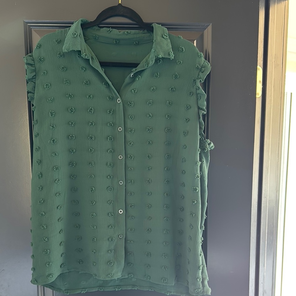 Green Sleeveless Button-Up Top